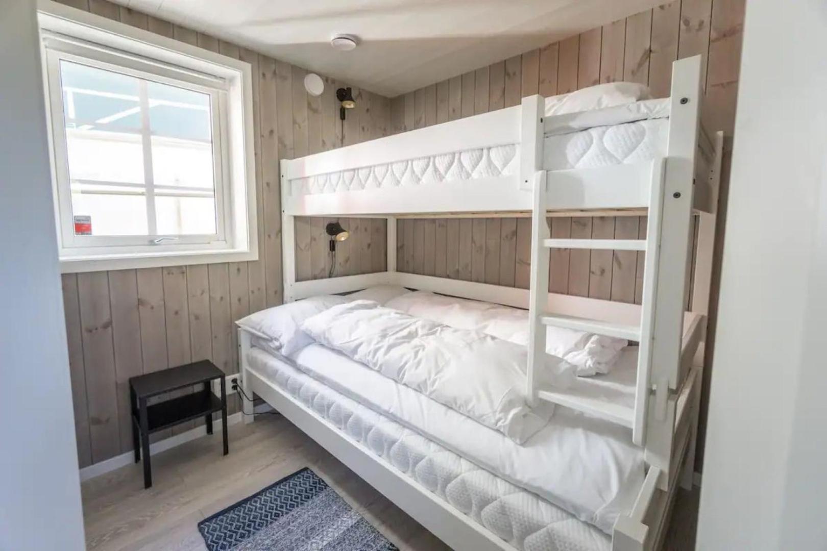Madelhea Cabin- Seaview Holiday home