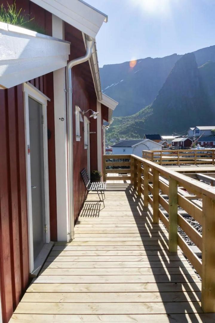 Madelhea Cabin- Seaview Holiday home
